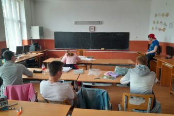 Cel puțin patru simulări pentru elevii dintr-a VIII-a și a XII-a, în noul an școlar