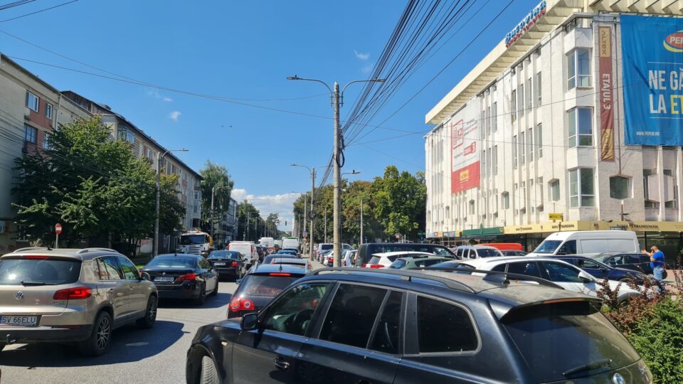 Restricții de circulație pe bulevardul principal, în intersecția Areni, unde se va lucra la patru metri adâncime
