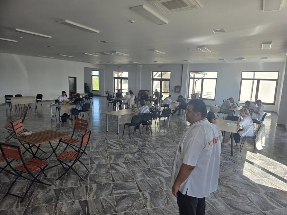 Consultații și investigații medicale gratuite, oferite la Siret de voluntarii de la Paraclisul Catedralei Naționale