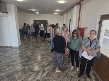 Consultații și investigații medicale gratuite, oferite la Siret de voluntarii de la Paraclisul Catedralei Naționale