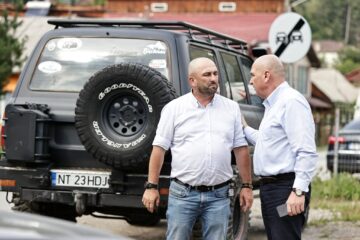Premierul Ilie Bolojan a transmis public mulțumiri tuturor celor care s-au implicat în sprijinirea oamenilor afectați de inundații