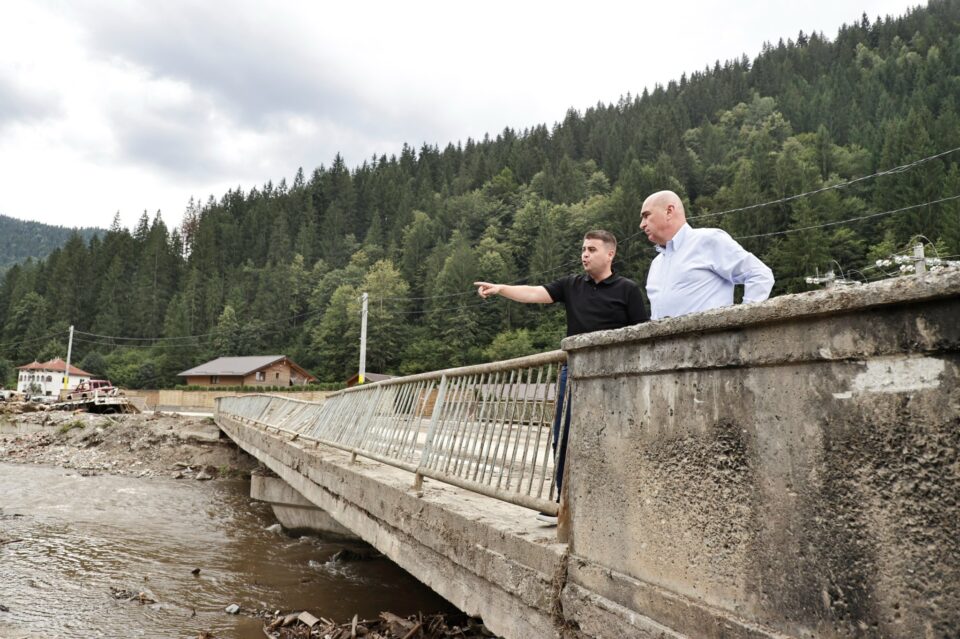 Premierul Ilie Bolojan a transmis public mulțumiri tuturor celor care s-au implicat în sprijinirea oamenilor afectați de inundații