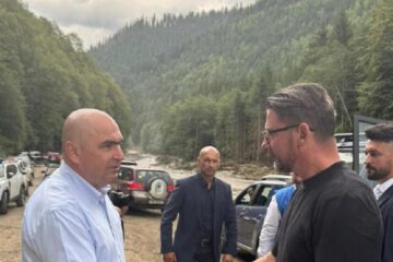 Premierul Ilie Bolojan și prefectul Traian Andronachi