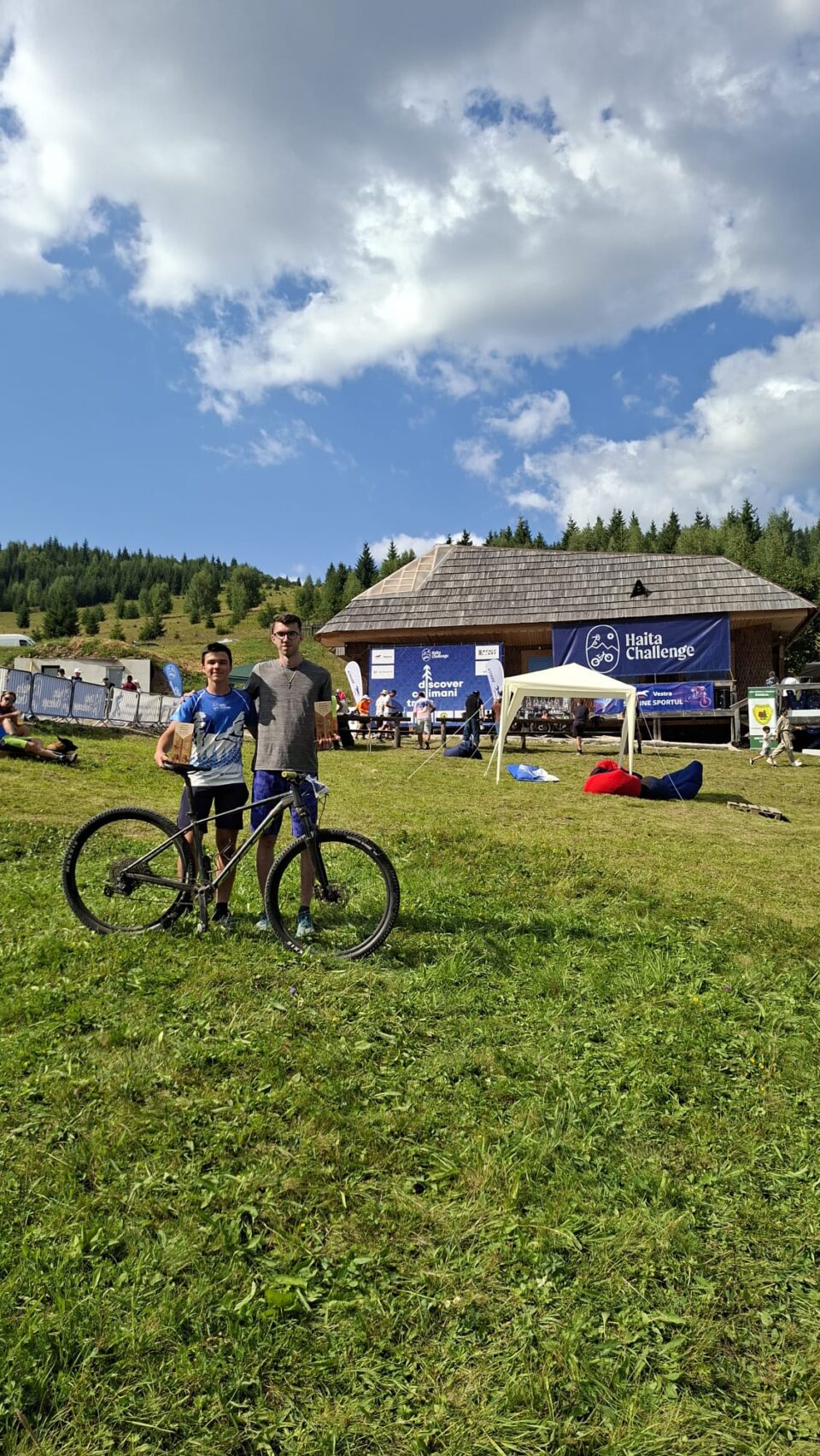 Elevi militari pe locul I la proba de ștafetă, la Duatlonul montan Haita Challenge