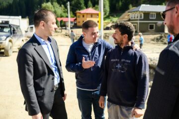 Șoldan după ce la Broșteni a ajuns un convoi de ajutoare din Maramureș: „Prin astfel de gesturi construim împreună cel mai puternic baraj, al solidarității, pe care nici o nenorocire nu-l poate doborî”