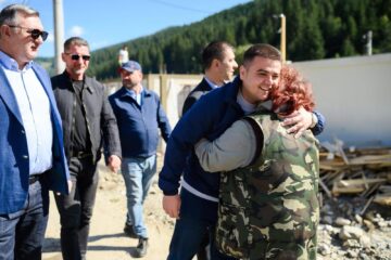 Șoldan după ce la Broșteni a ajuns un convoi de ajutoare din Maramureș: „Prin astfel de gesturi construim împreună cel mai puternic baraj, al solidarității, pe care nici o nenorocire nu-l poate doborî”