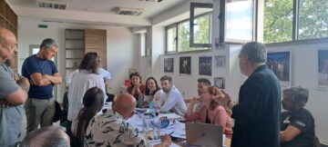 „Cabaretul cuvintelor” de Matei Vișniec, în regia autorului, surpriza teatrului sucevean pentru stagiunea 2025-2026