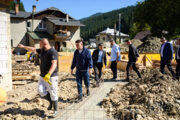 Șoldan după ce la Broșteni a ajuns un convoi de ajutoare din Maramureș: „Prin astfel de gesturi construim împreună cel mai puternic baraj, al solidarității, pe care nici o nenorocire nu-l poate doborî”