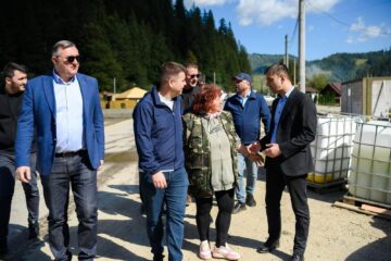 Șoldan după ce la Broșteni a ajuns un convoi de ajutoare din Maramureș: „Prin astfel de gesturi construim împreună cel mai puternic baraj, al solidarității, pe care nici o nenorocire nu-l poate doborî”