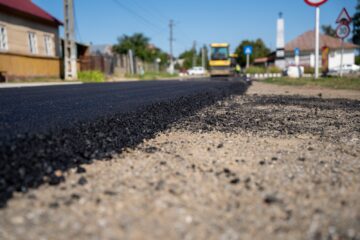 Covor asfaltic nou pe drumul județean dintre Mitocu Dragomirnei și Mănăstirea Dragomirnei. Șoldan: „Este un drum care nu a mai văzut asfalt din 2015”