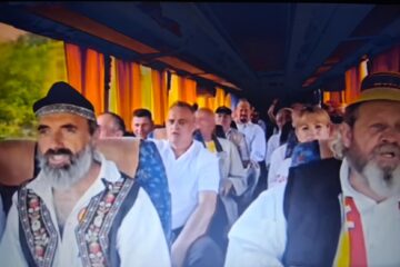 Dumnezeu’ nost’, veselu’ și drăguțu’!