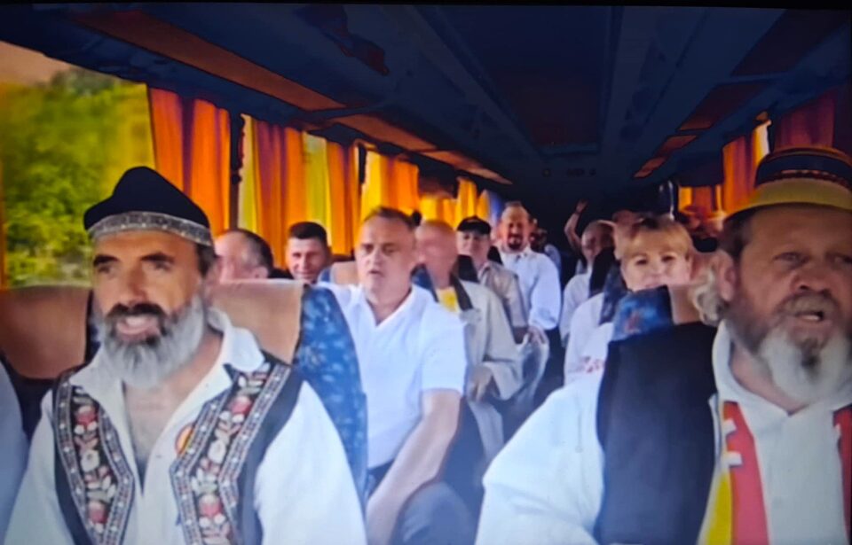 Dumnezeu’ nost’, veselu’ și drăguțu’!