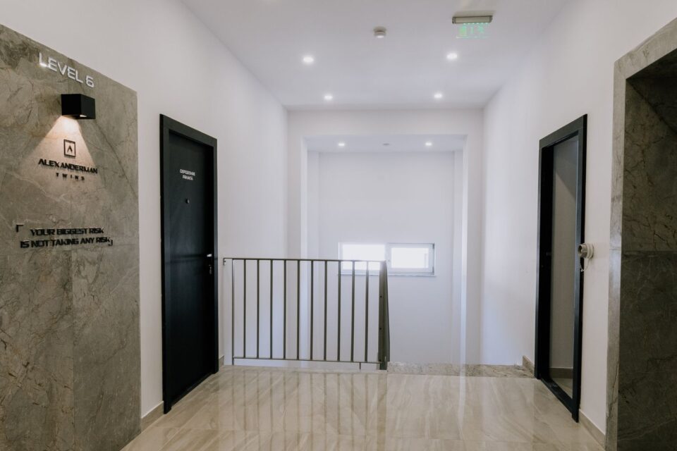 Ansamblul imobiliar ultra-premium Twins, finalizat, vândut integral și predat așa cum s-a promis