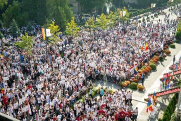 Să fim noi, oare, generaţia care să consimtă la legalizarea păcatelor strigătoare la cer?