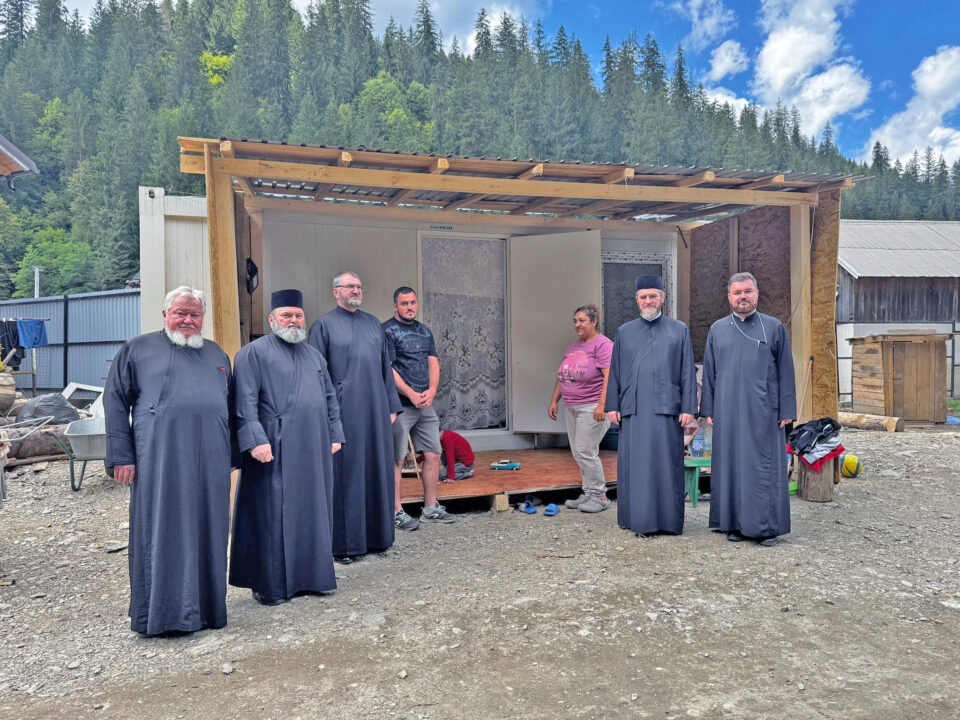 Episcopia Maramureșului și Sătmarului se alătură Arhiepiscopiei Sucevei și Rădăuților pentru a readuce speranța în Broșteni