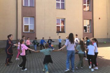 De la jocurile copilăriei la lecții de viață: o zi plină pentru elevii din Liteni