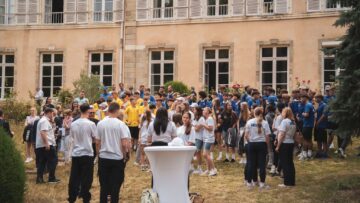Zeci de tineri suceveni au reprezentat România în Franța, la întâlnirea internațională „Patru Regiuni pentru Europa”