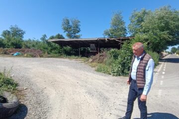 Un teren plin de bălării și clădiri în paragină, obiectul unei sesizări a președintelui României la Curtea Constituțională