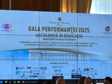 Matei Sava, care a obținut singura medie de 10 la bacalaureat, prezent la Gala performanței 2025 „Excelență în Educație”, la Parlamentul României