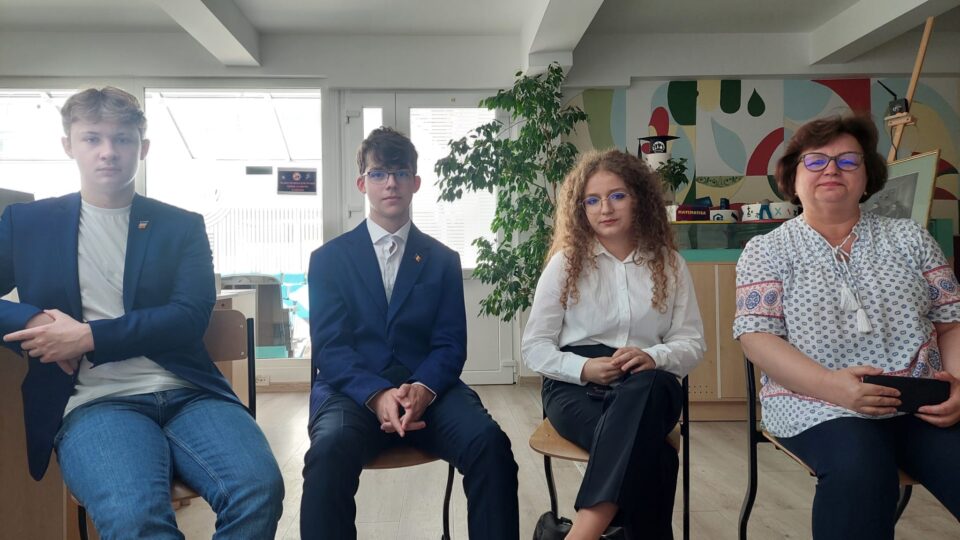 Nicolae, Robert si Anastasia impreuna cu prof. Anca Greculeac