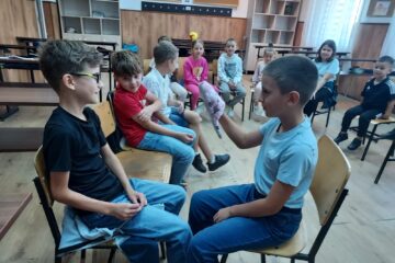 Ziua a treia a Școlii de vară „80 de cărți în jurul lumii” – creativitate, reflecție și integritate