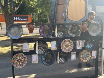 Zeci de meșteri olari din țară și din străinătate prezintă cele mai frumoase obiecte de ceramică la Târgul „Ochiul de Păun” din Rădăuți