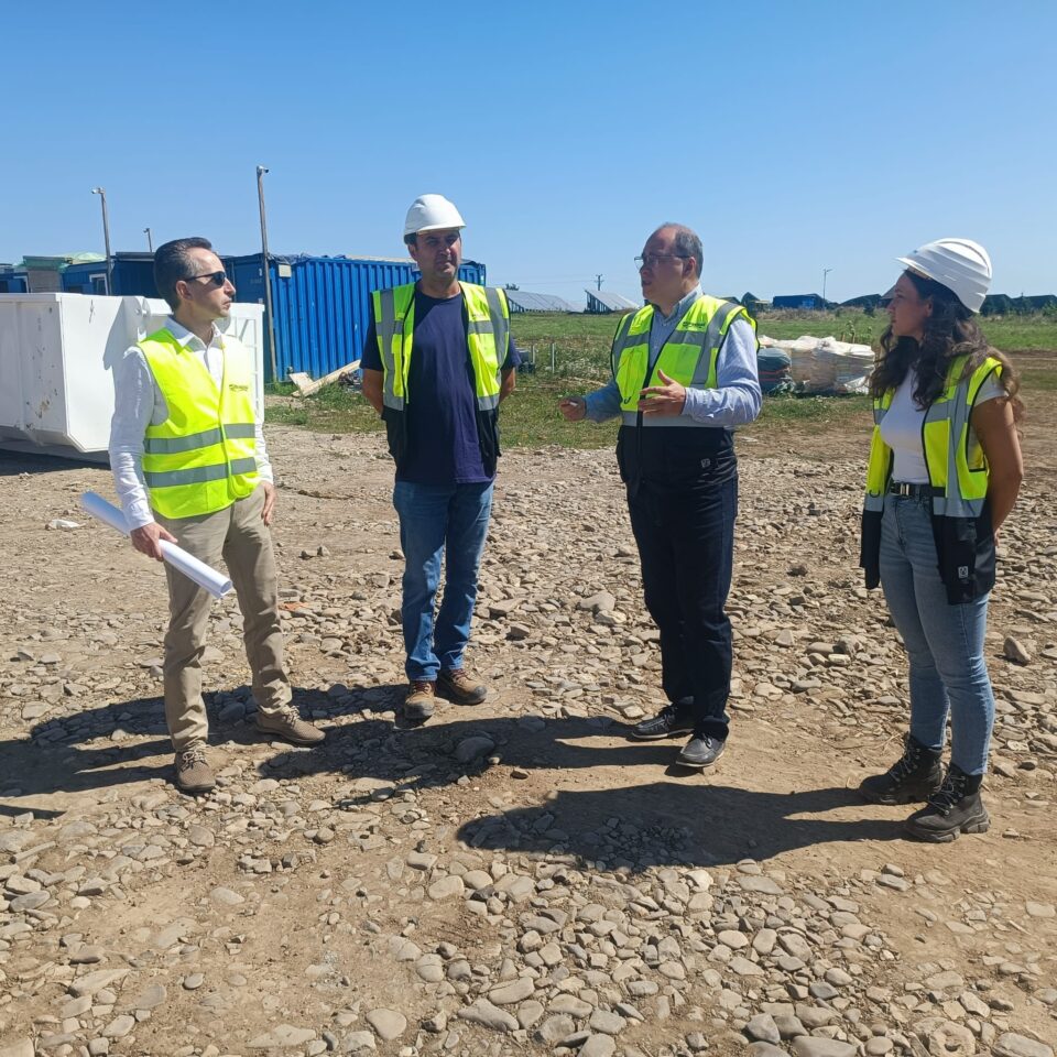 Rectorul Mihai Dimian discută cu reprezentantii constructorului de la campusul de la Moara