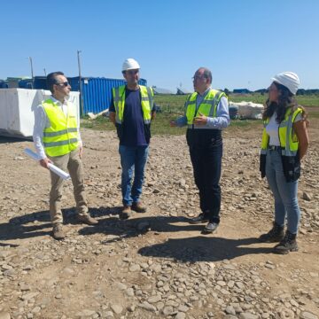 Rectorul Mihai Dimian discută cu reprezentantii constructorului de la campusul de la Moara