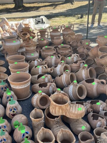 Zeci de meșteri olari din țară și din străinătate prezintă cele mai frumoase obiecte de ceramică la Târgul „Ochiul de Păun” din Rădăuți