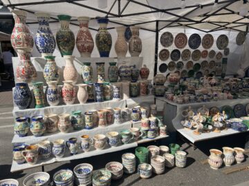 Zeci de meșteri olari din țară și din străinătate prezintă cele mai frumoase obiecte de ceramică la Târgul „Ochiul de Păun” din Rădăuți