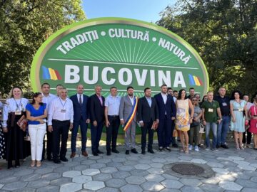 Zeci de meșteri olari din țară și din străinătate prezintă cele mai frumoase obiecte de ceramică la Târgul „Ochiul de Păun” din Rădăuți