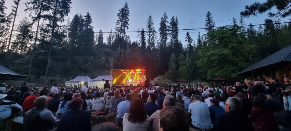 Mii de spectatori la ediția de anul acesta a Festivalului Ridică-te, Ștefane! de la Putna
