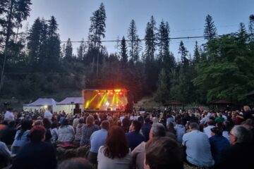 Mii de spectatori la ediția de anul acesta a Festivalului Ridică-te, Ștefane! de la Putna