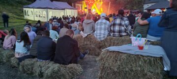 Folkul crește an de an la Festivalul Național „Ridică-te, Ștefane!” de la Putna, unul dintre cele mai mari evenimente de gen din țară