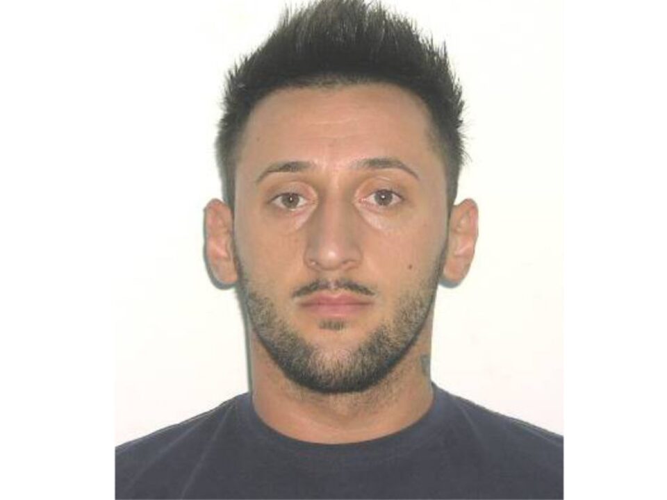 Un tânăr acuzat de zeci de țepe, condamnat pentru patru fapte cu prejudicii mari comise la Suceava