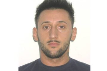 Un tânăr acuzat de zeci de țepe, condamnat pentru patru fapte cu prejudicii mari comise la Suceava