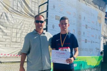 Antrenorul Silviu Casandra alături de atletul Cosmin Dumitru Crăciun