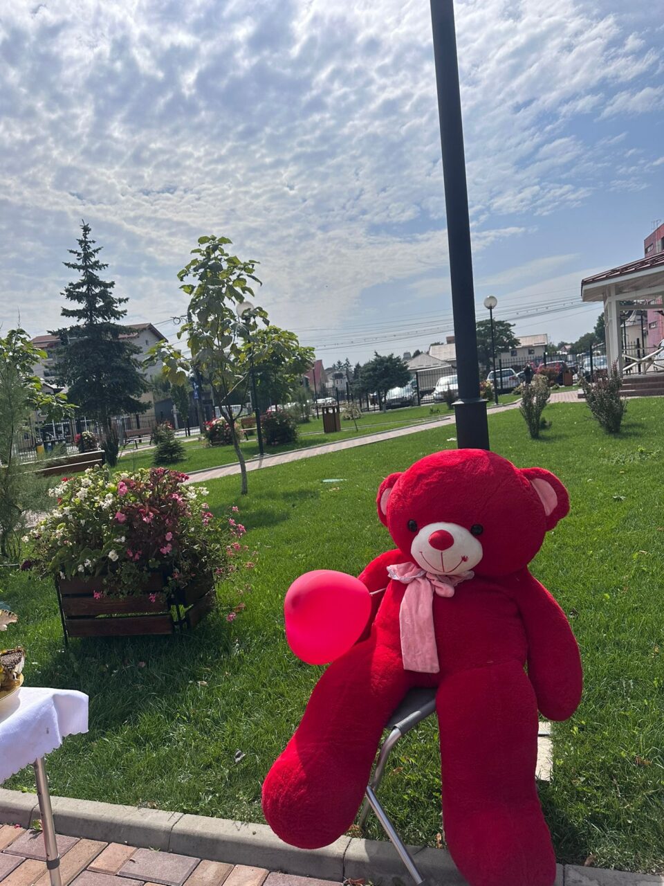 Distracție și fapte bune la primul târg de jucării, organizat la Fălticeni