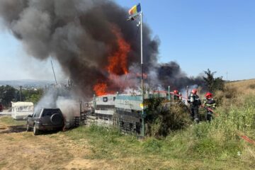 Foc puternic la o casă din Burdujeni