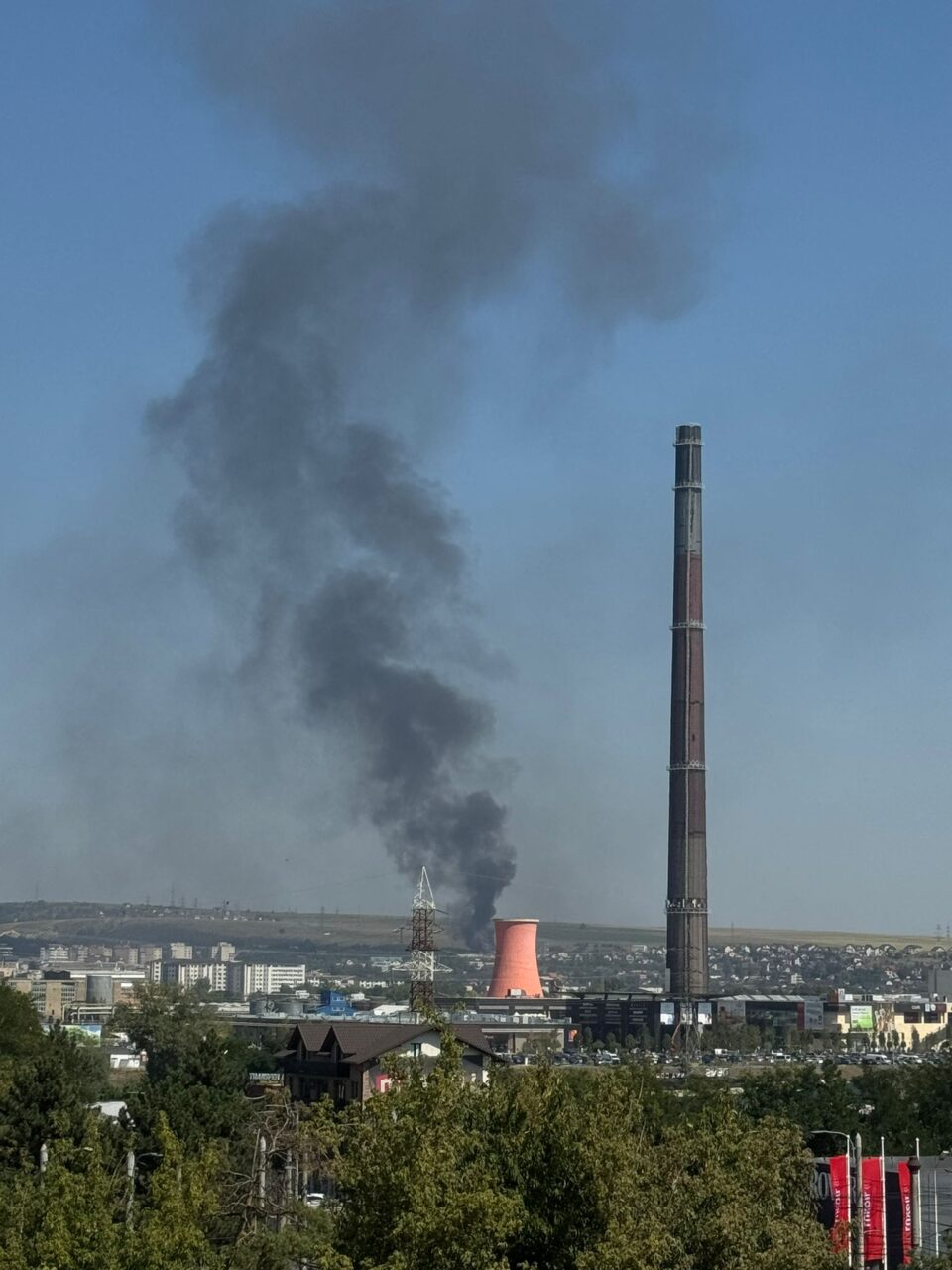 Foc puternic la o casă din Burdujeni