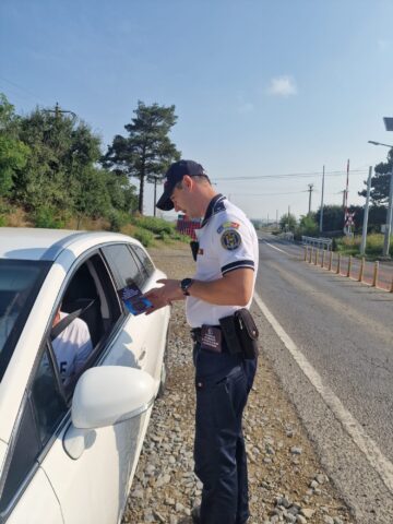 Șoferii care nu au respectat semnalizările de la nivel cu calea ferată, vânați de polițiști