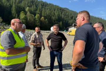 Gheorghe Șoldan a verificat stadiul lucrărilor la casele care se reconstruiesc la Broșteni