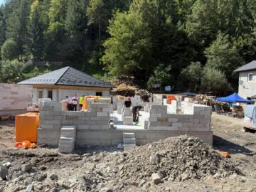 Șoldan s-a reîntors pe șantierul solidarității din Broșteni. „Ce se întâmplă în acest oraș nu ține de politică, partide sau confesiuni, ci de oamenii care pun umărul pentru a-i ajuta pe sinistrați”