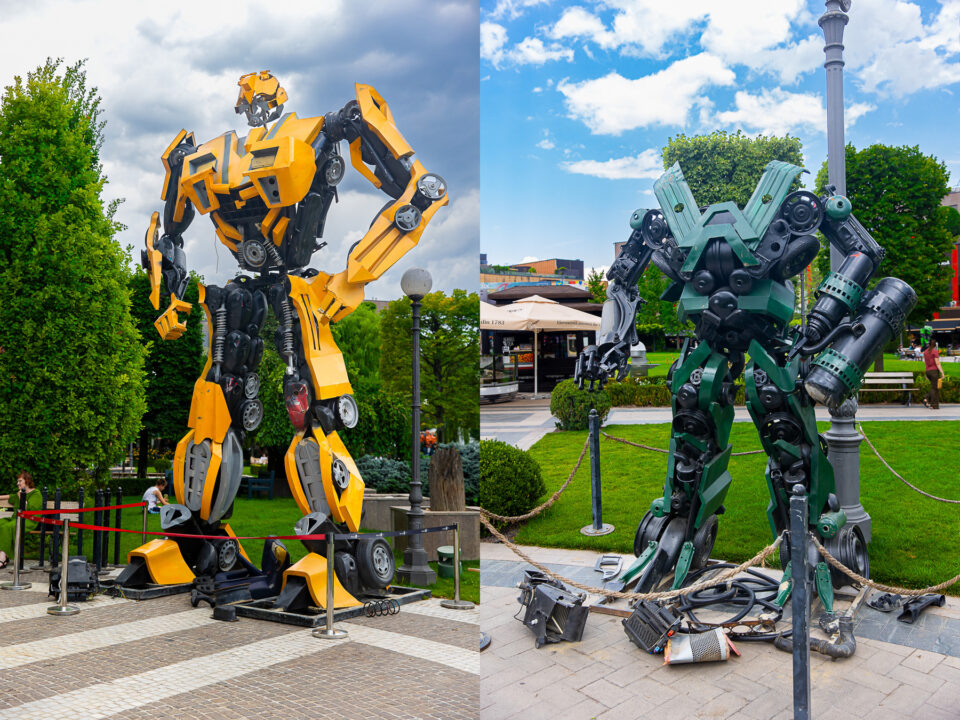 14 roboți giganți s-au instalat în parcarea de la Iulius Mall Suceava