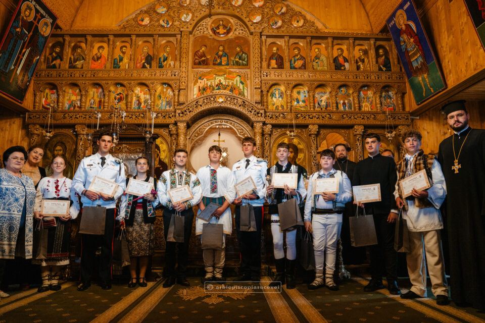 Copii și tineri s-au întrecut în arta de a bate toaca, în Arhiepiscopia Sucevei și Rădăuților