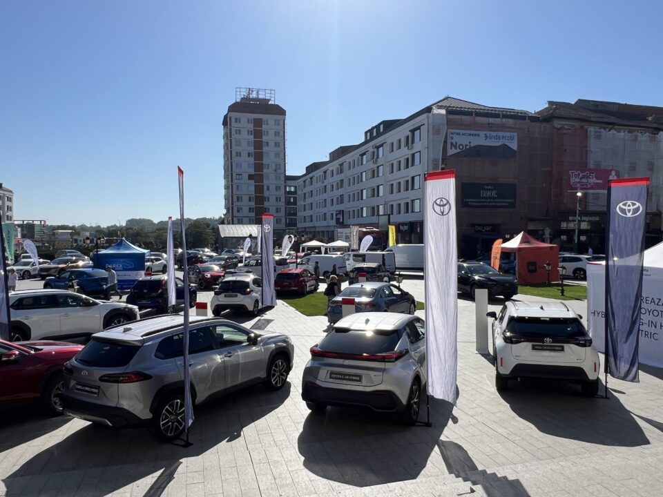 33 de mărci de mașini sunt prezentate până duminică la Salonul Auto Bucovina din centrul Sucevei