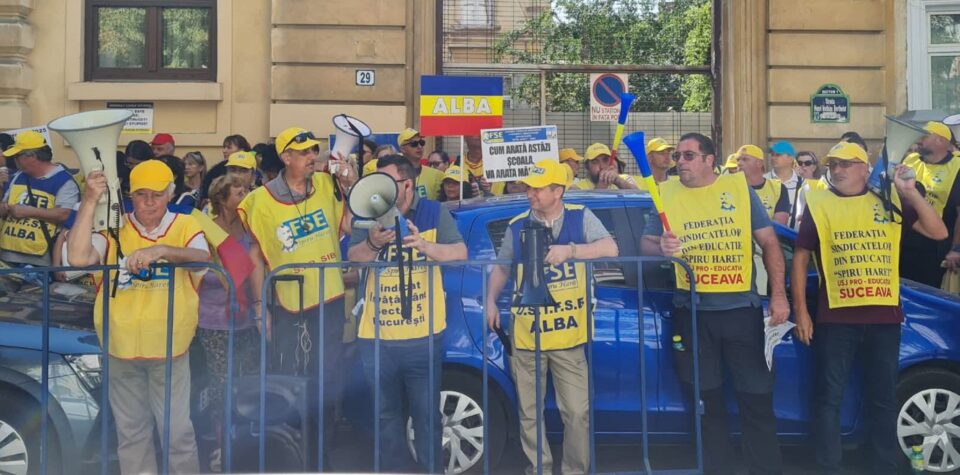 Sindicaliștii din învățământul sucevean cer directorilor de școli și inspectorilor să fie „de partea corectă a baricadei” și să le susțină protestele