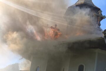 Incendiu la o biserică din Botuș