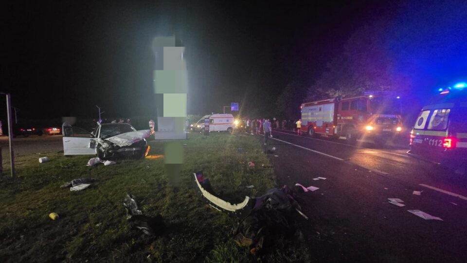 Un mort și doi răniți, după un cumplit accident rutier