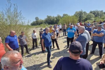 Emanuel Ungureanu susține demersurile cetățenilor din localitatea Hurjuieni de a stopa exploatările din albia râului Suceava